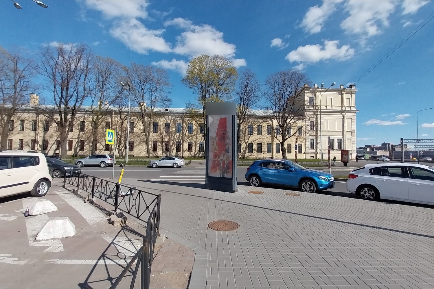 Фотография рекламного носителя, тип: Пиллар 3x1.4, адрес: Большой Сампсониевский пр-т., д.2 Х Пироговская наб., Санкт-Петербург, Россия. Сторона С №687590