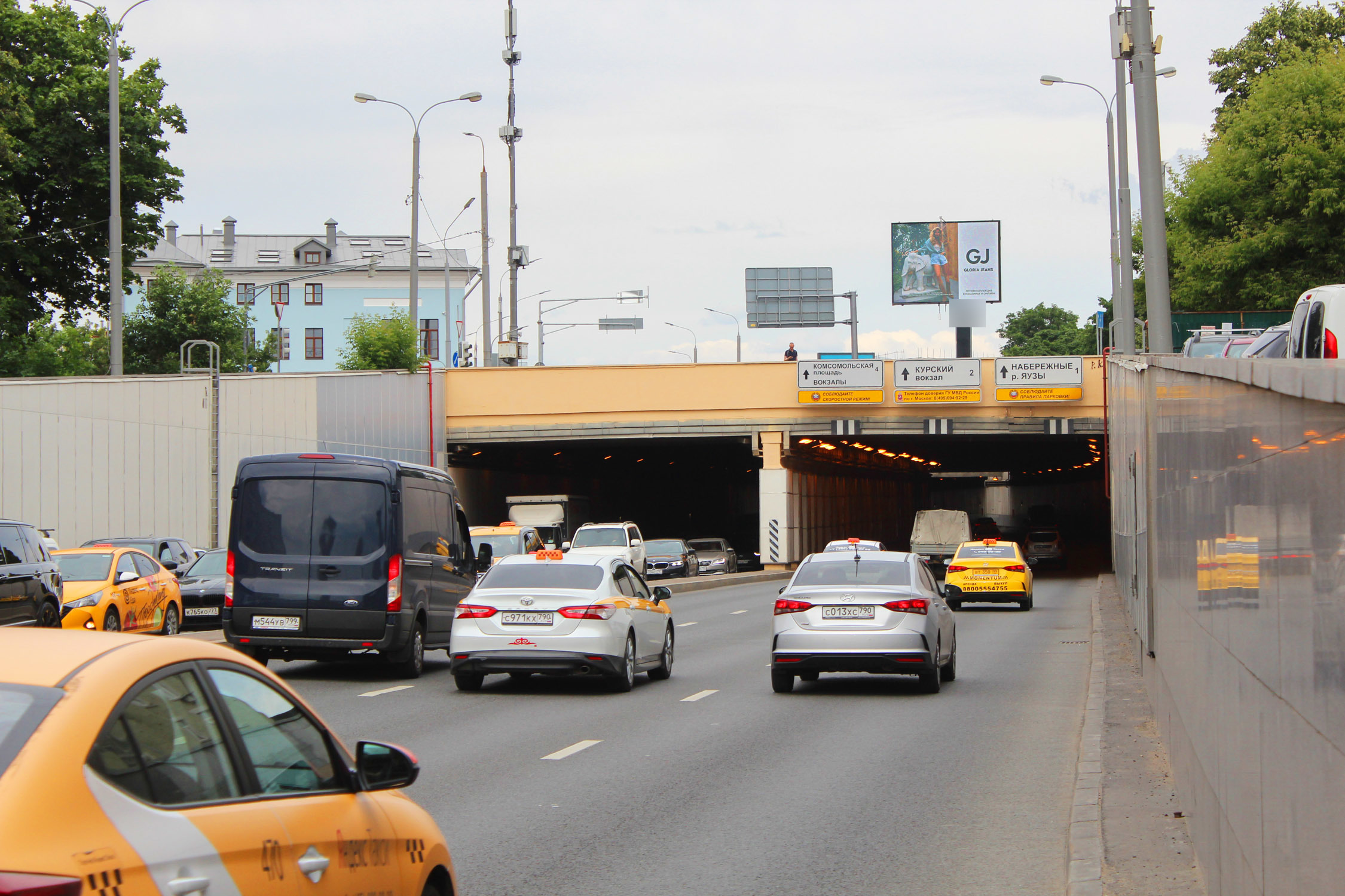 Фотография рекламного носителя, тип: Ситиборд 2.7x3.7, адрес: Таганская пл. Х с Гончарная ул., Москва, Россия. Сторона А2 №366906