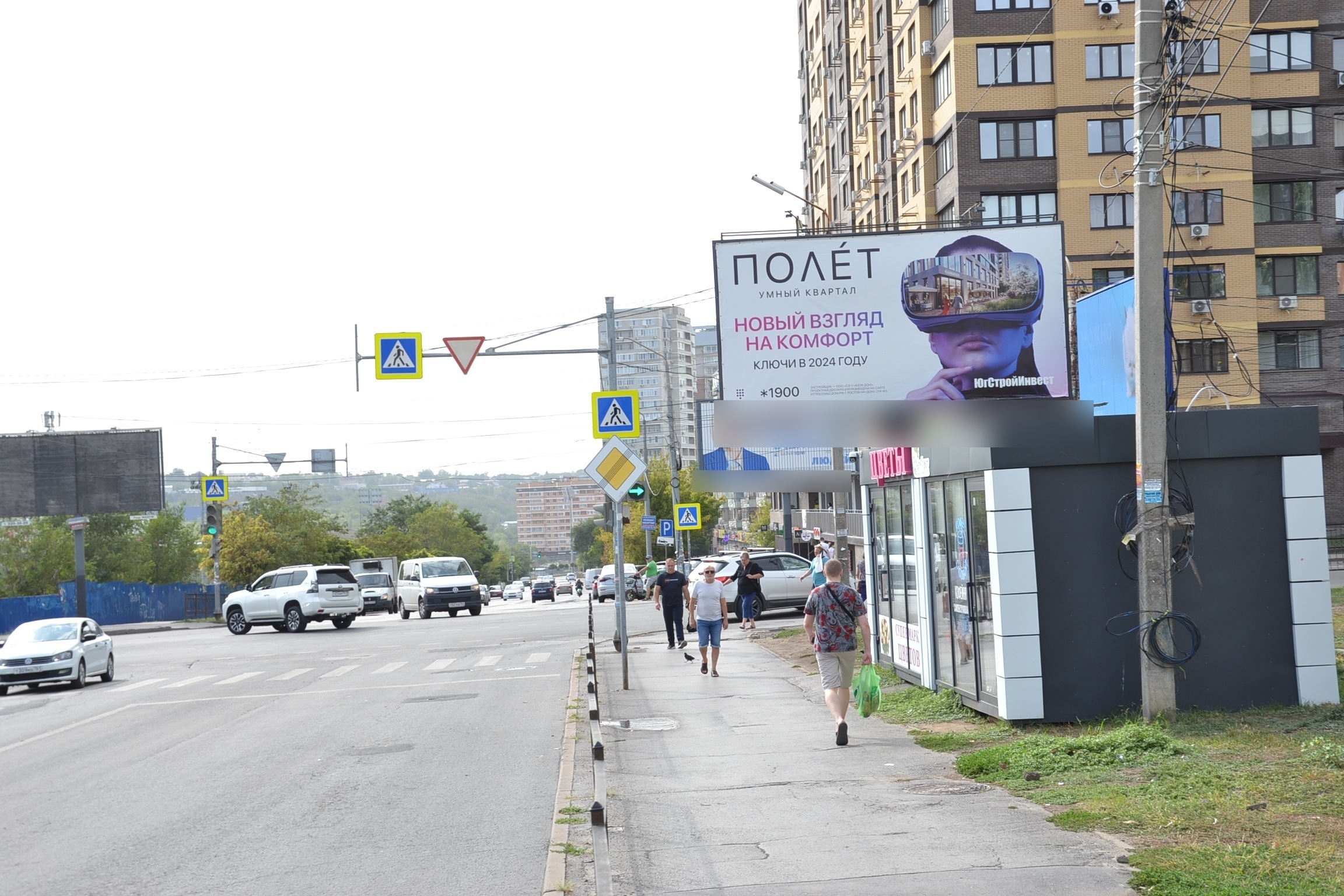 Фотография рекламного носителя, тип: Билборд 3x6, адрес: Комарова б-р., д.22 Х Добровольского ул., д.18, Ростов-на-Дону, Ростовская область, Россия. Сторона А №1075783