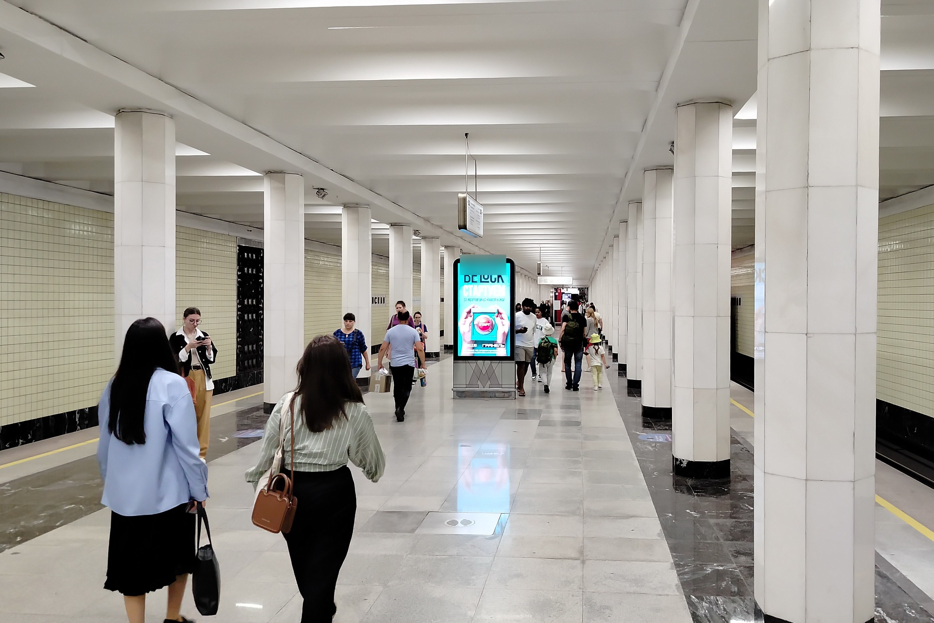 Фотография рекламного носителя, тип: Видеоэкран, адрес: Станция метро «Коломенская», линия Замоскворецкая, Москва, Россия. Сторона/вариант А1 №1422990