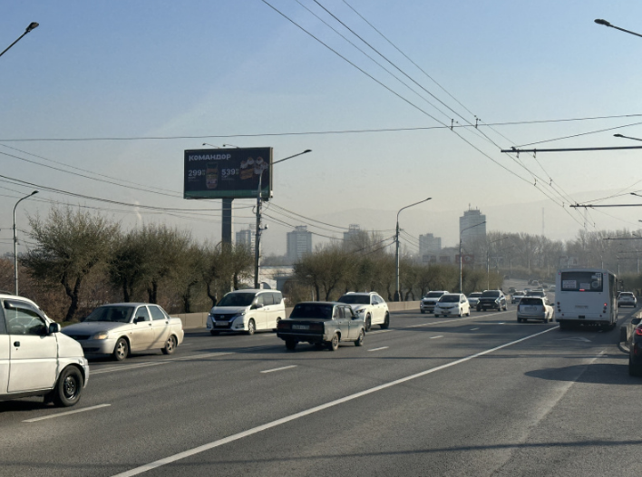 Фотография рекламного носителя, тип: Билборд 3x6, адрес: Коммунальный мост, остров Отдыха, д.10/1, Красноярск, Красноярский край, Россия. Сторона Б1-Б3 №848121