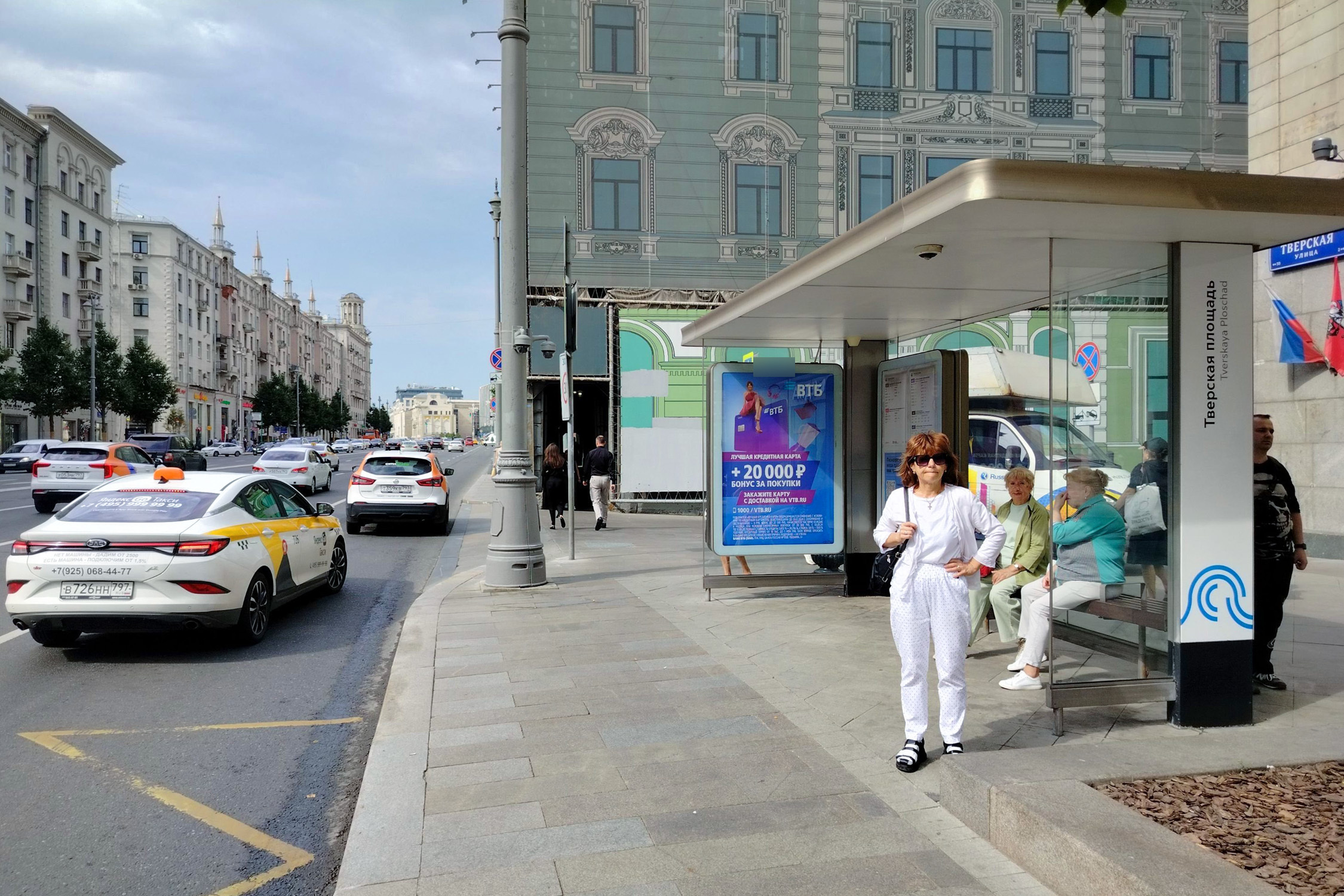 Фотография рекламного носителя, тип: Остановка 1.8x1.2, адрес: Тверская ул., д.8, Москва, Россия. Сторона А1-А5 №582582