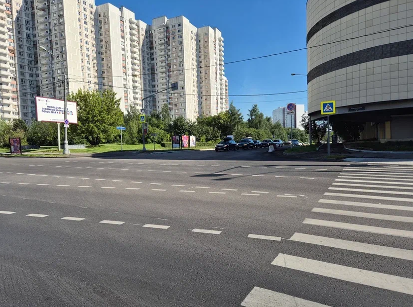 Фотография рекламного носителя, тип: Афиша 1.75x1.8, адрес: Никулинская ул. Х Тропаревская ул., стенд 2, Москва, Россия. Сторона A №887102