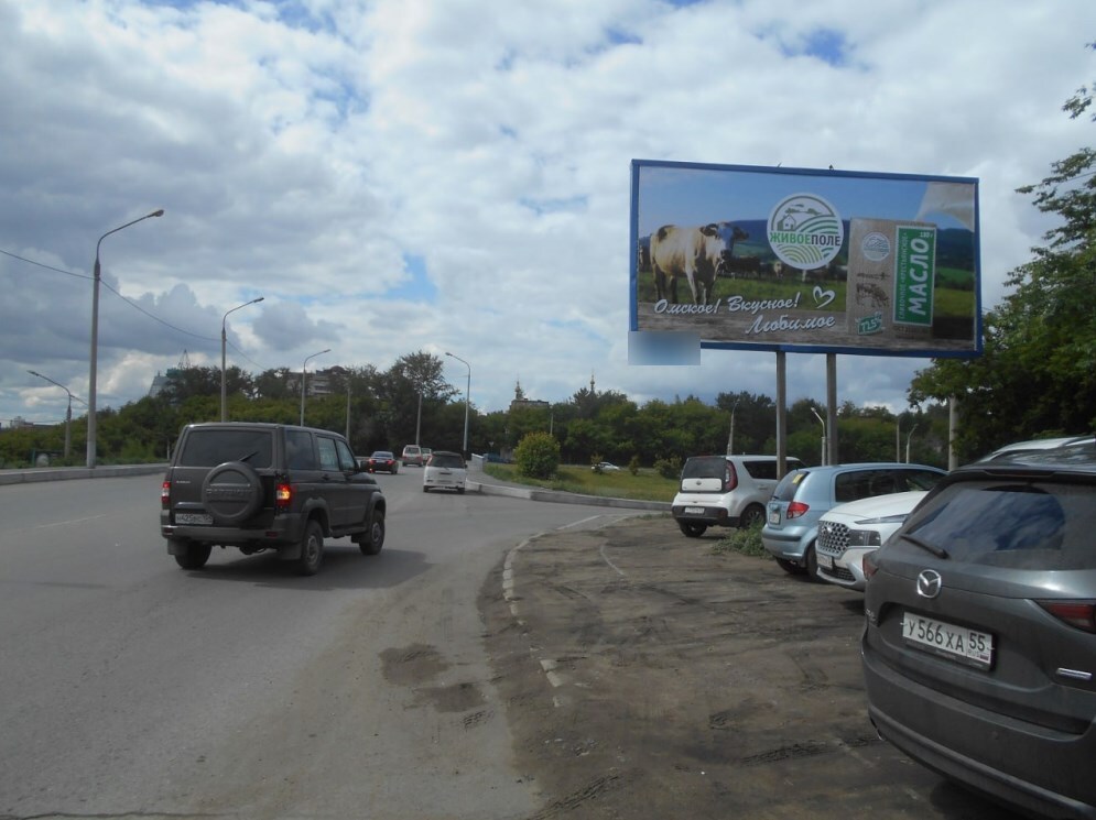 Фотография рекламного носителя, тип: Билборд 3x6, адрес: Госпитальная ул. X Булатова ул., д.105/1, Омск, Омская область, Россия. Сторона А №1010053