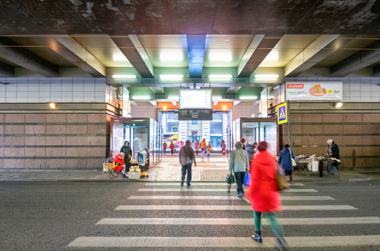 Фотография рекламного носителя, тип: Лайтбокс, адрес: ЖД вокзал «Ладожский», Заневский пр-т., д.73, Санкт-Петербург, Россия. Сторона/вариант А №991153
