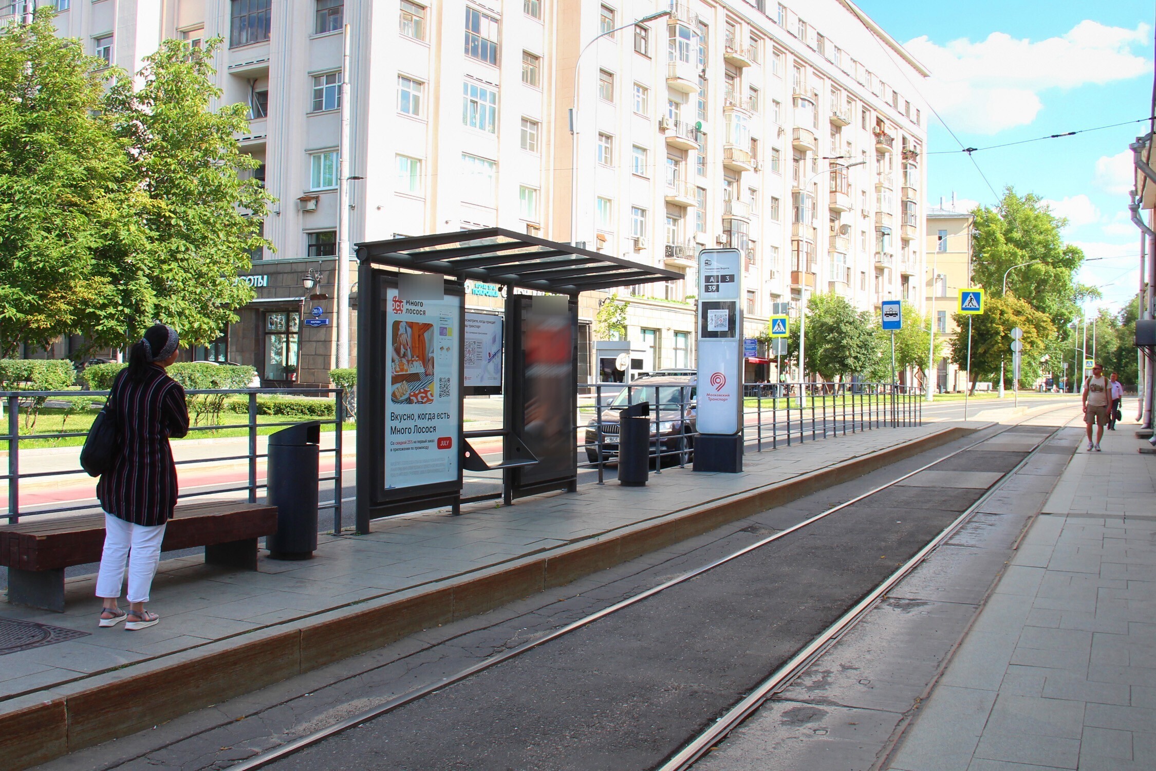 Фотография рекламного носителя, тип: Остановка 1.8x1.2, адрес: Покровский б-р., д.1, Москва, Россия. Сторона Б2 №809446