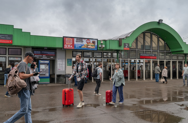 Фотография рекламного носителя, тип: Нестандартный билборд, адрес: Комсомольская пл., д.5, правый турникет, Москва, Россия. Сторона А №987308
