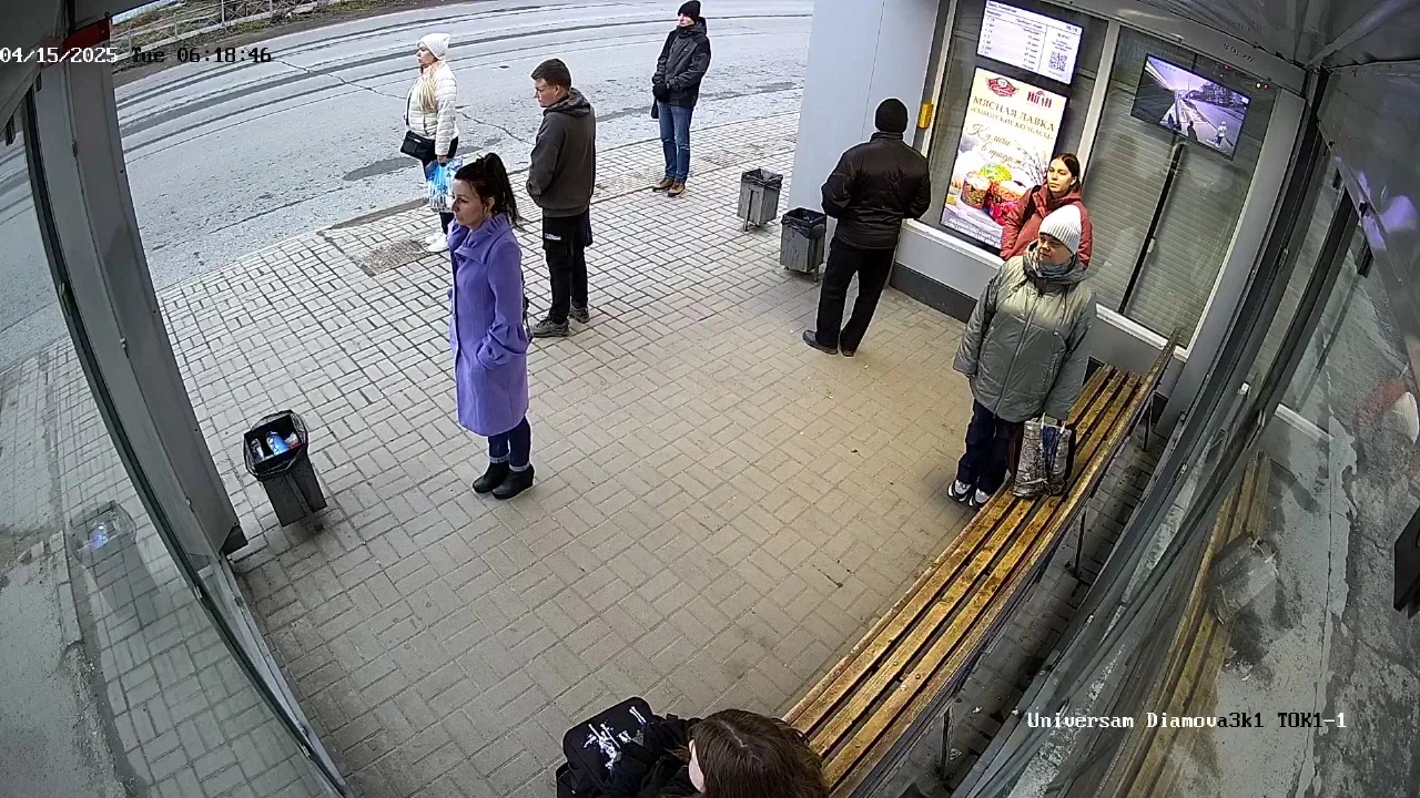 Фотография рекламного носителя, тип: Остановка 1.8x1.2, адрес: Дианова ул., д. 3, корп.1, ООТ «Универсам», Омск, Омская область, Россия. Сторона A №1384964