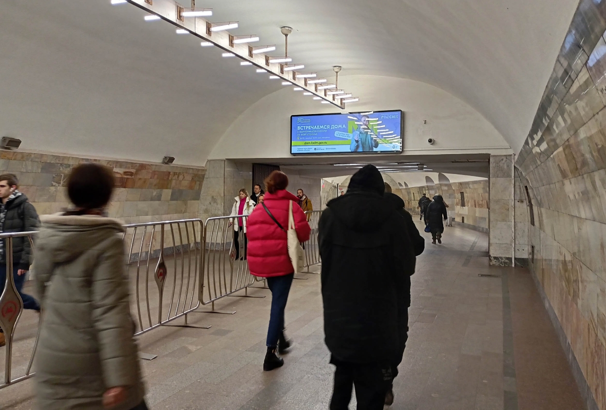 Фотография рекламного носителя, тип: Видеоэкран, адрес: Станция метро «Менделеевская», линия Серпуховско-Тимирязевская, Москва, Россия. Сторона/вариант A1 №1055230