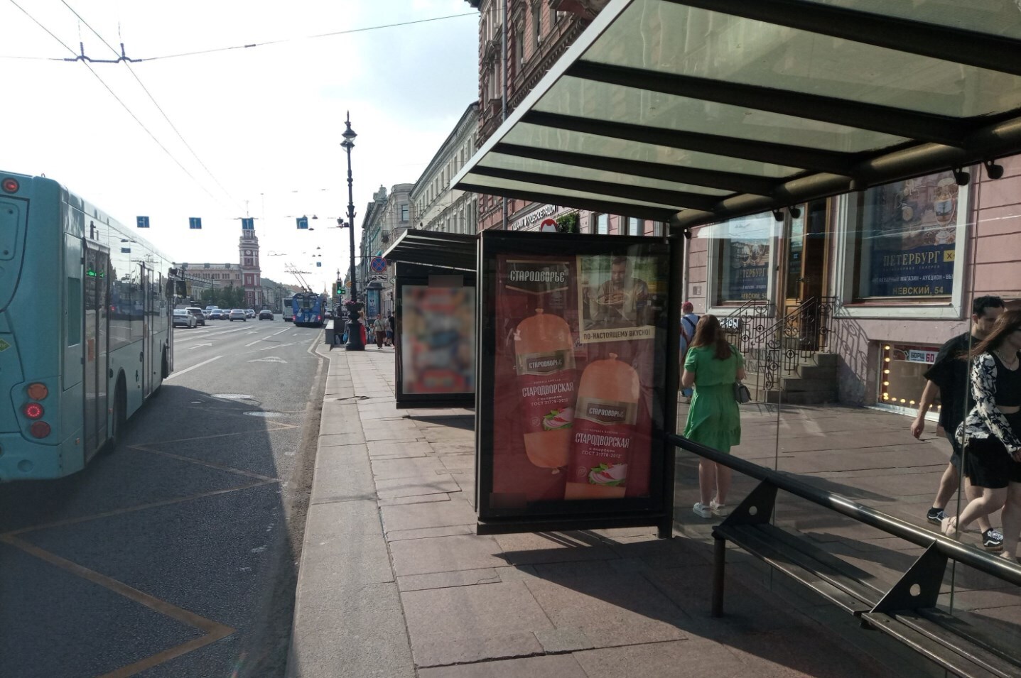 Фотография рекламного носителя, тип: Остановка 1.8x1.2, адрес: Невский пр-т., д.54, поз.2, Санкт-Петербург, Россия. Сторона А1-А5 №140213
