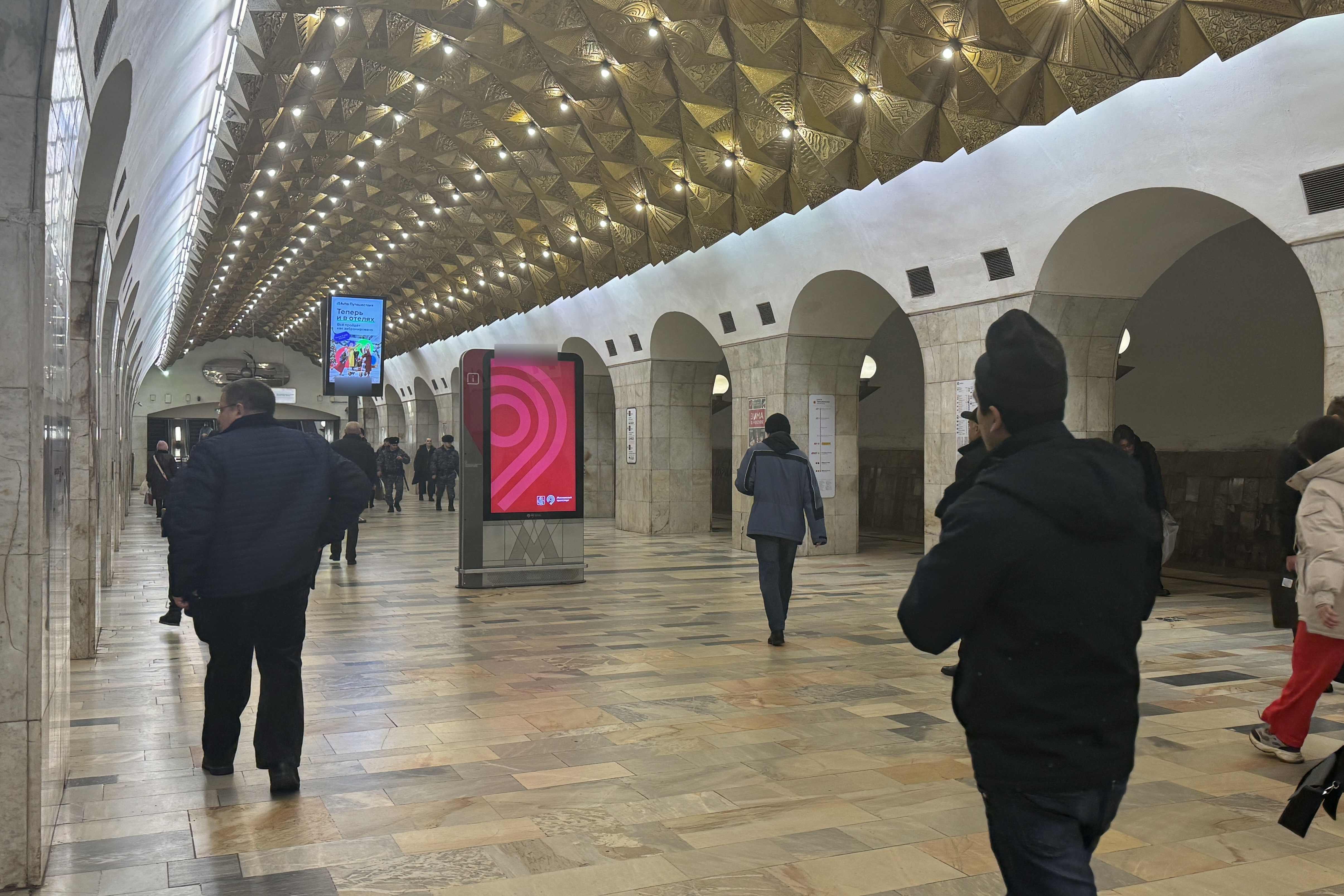 Фотография рекламного носителя, тип: Видеоэкран, адрес: Станция метро «Авиамоторная», линия Калининская, Москва, Россия. Сторона/вариант А2 №1419921