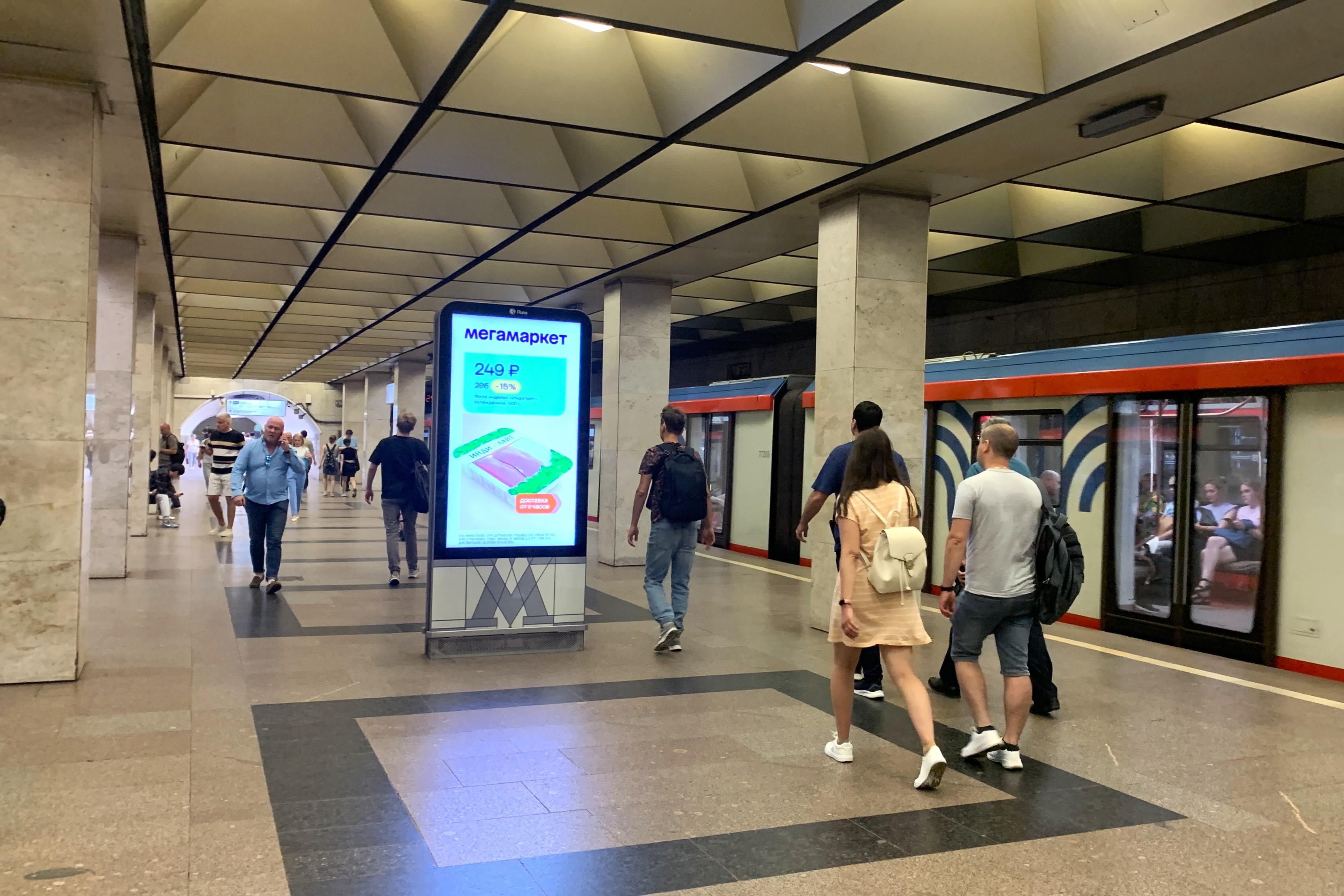 Фотография рекламного носителя, тип: Видеоэкран, адрес: Станция метро «Ботанический сад», линия Калужско-Рижская, Москва, Россия. Сторона/вариант A2 №993735