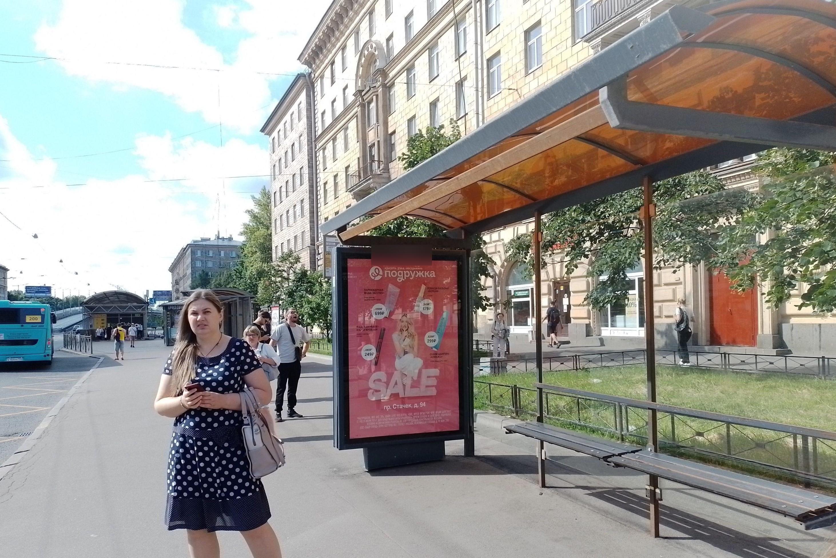 Фотография рекламного носителя, тип: Остановка 1.8x1.2, адрес: Стачек пр-т., д.73, поз.3, Санкт-Петербург, Россия. Сторона А №140758