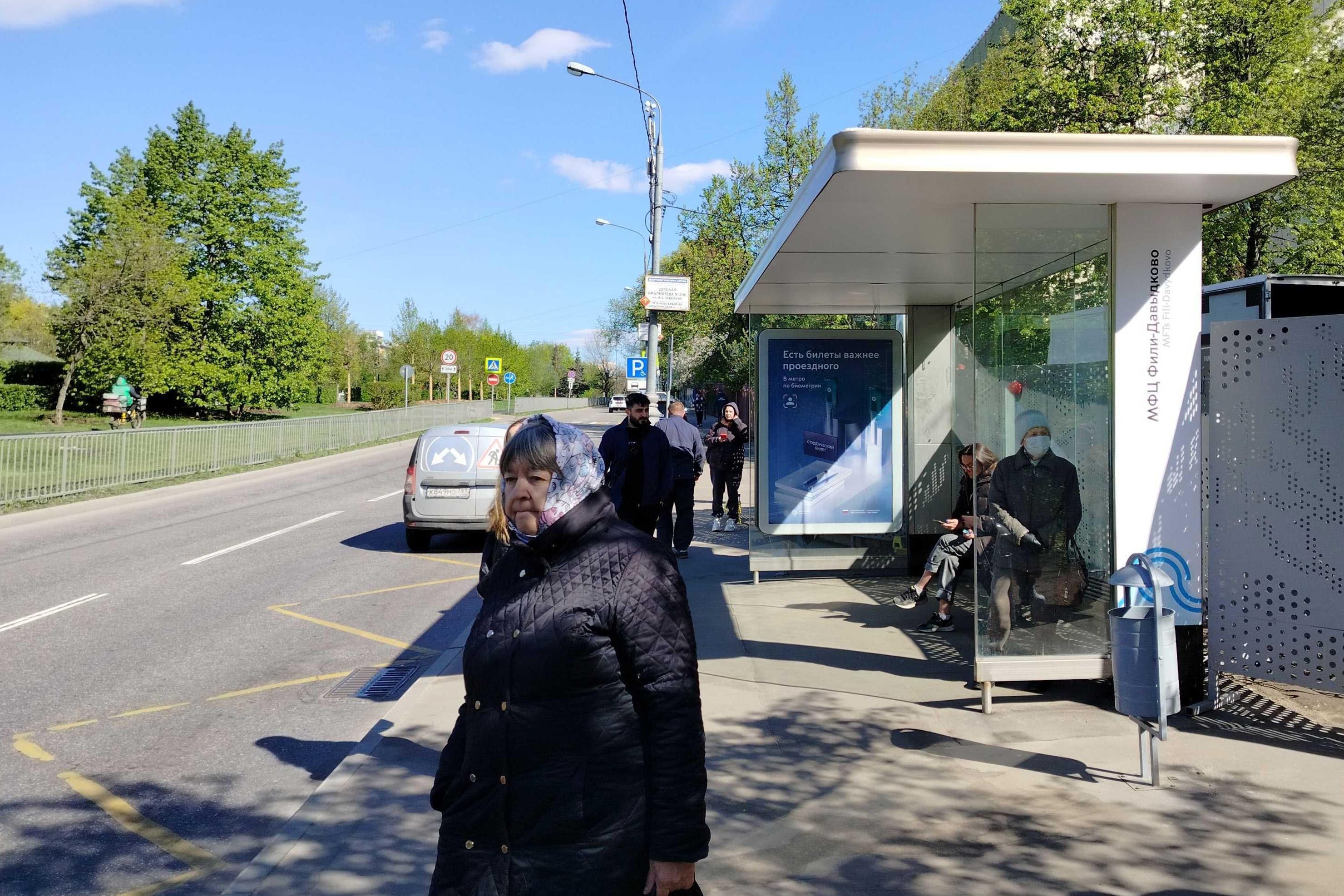 Фотография рекламного носителя, тип: Остановка 1.8x1.2, адрес: Кременчугская ул., д.7 Х Давыдковская ул., Москва, Россия. Сторона А №928121