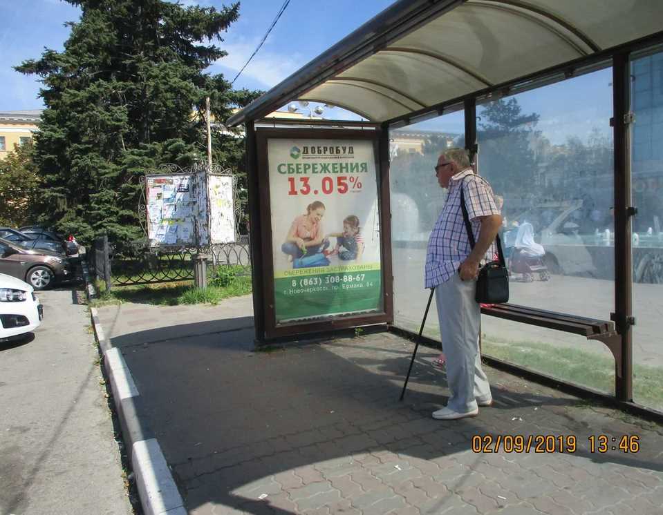 Фотография рекламного носителя, тип: Остановка 1.8x1.2, адрес: Платовский пр-т., д.57, Новочеркасск, Ростовская область, Россия. Сторона A №1371265