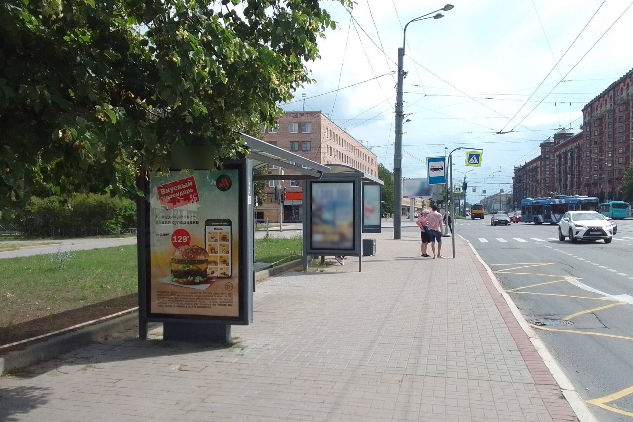 Фотография рекламного носителя, тип: Остановка 1.8x1.2, адрес: Наличная ул. Х Нахимова ул., д.1, поз.2, Санкт-Петербург, Россия. Сторона Б №139938