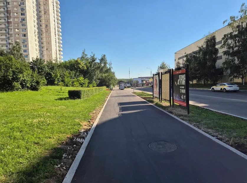 Фотография рекламного носителя, тип: Афиша 1.75x1.8, адрес: Никулинская ул. Х Тропаревская ул., стенд 2, Москва, Россия. Сторона B №1381986