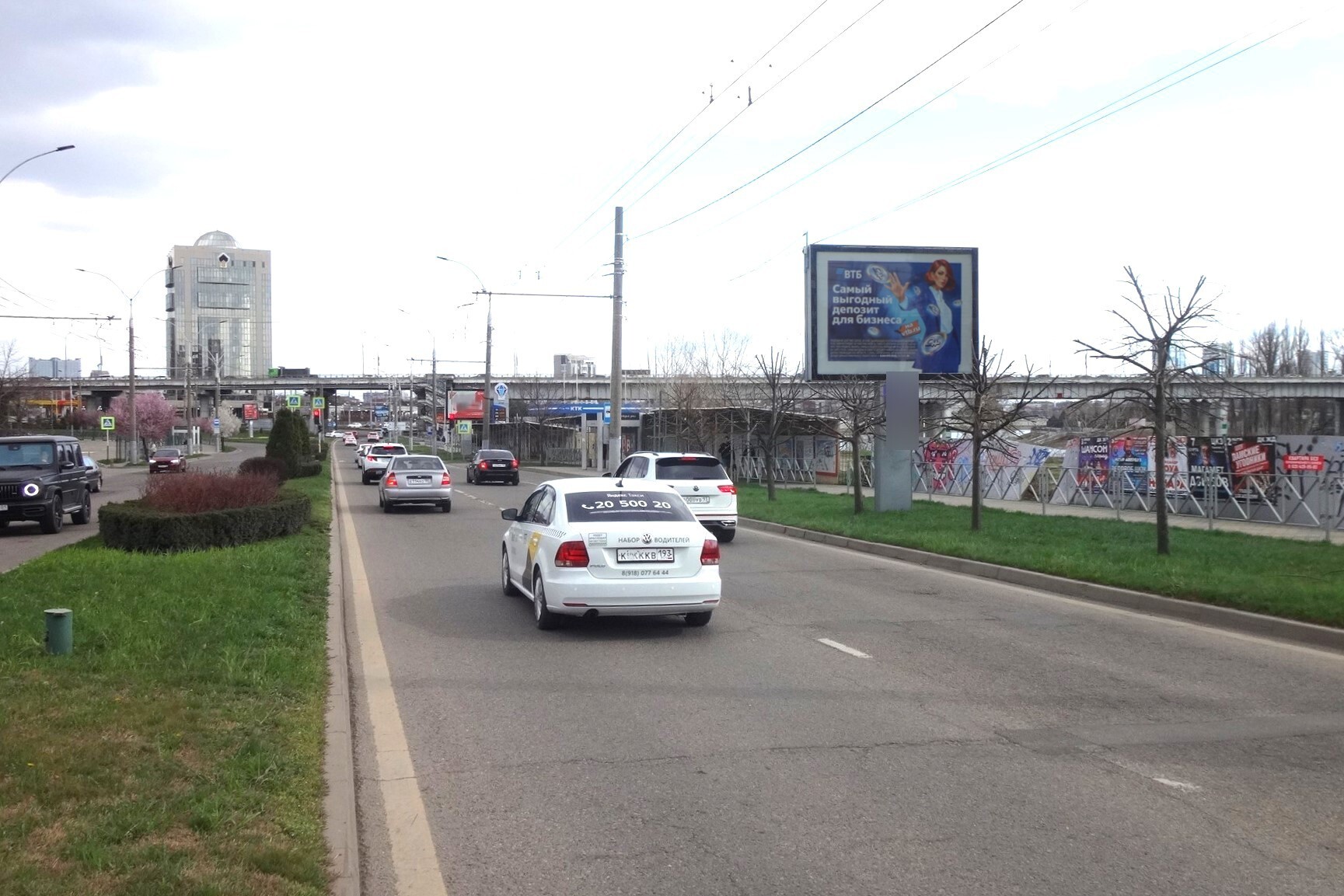 Фотография рекламного носителя, тип: Ситиборд 2.7x3.7, адрес: Кубанская наб., Краснодар, Краснодарский край, Россия. Сторона А №458823