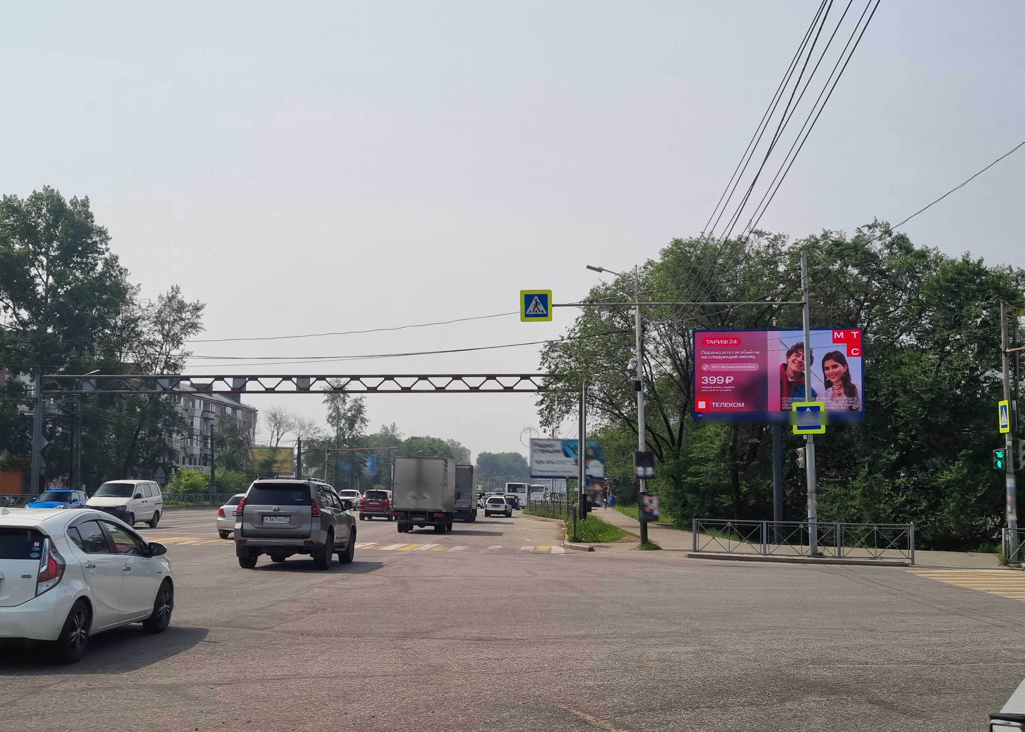 Фотография рекламного носителя, тип: Билборд 3x6, адрес: Краснореченская ул. Х Флегонтова ул., поз.1, Хабаровск, Хабаровский край, Россия. Сторона А1 №1326226
