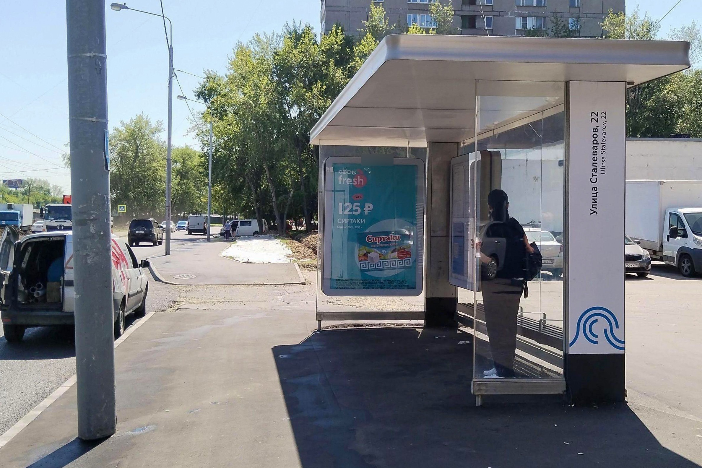 Фотография рекламного носителя, тип: Остановка 1.8x1.2, адрес: Сталеваров ул., д.22, корп.1, Москва, Россия. Сторона А №1022513