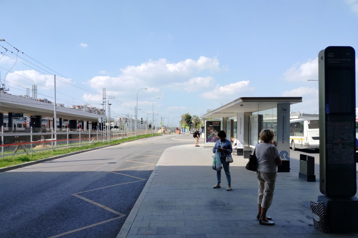 Фотография рекламного носителя, тип: Остановка 1.8x1.2, адрес: Крюковская пл., ост. "МЦД Зеленоград-Крюково", Зеленоград, Москва, Россия. Сторона А №1329758