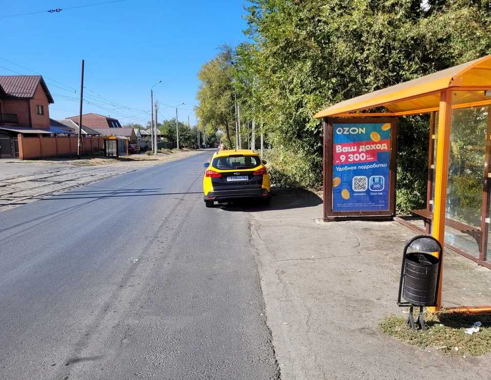 Фотография рекламного носителя, тип: Остановка 1.8x1.2, адрес: Калинина ул., д.43, Новочеркасск, Ростовская область, Россия. Сторона A №1371292