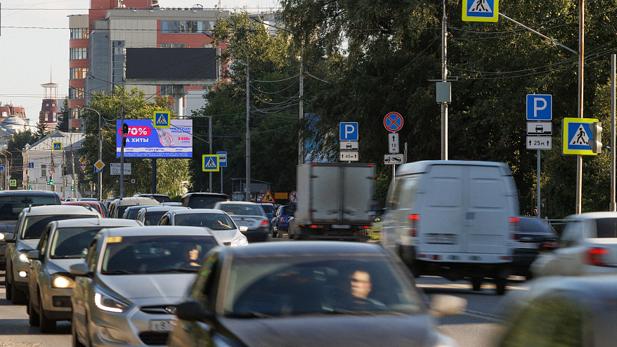 Фотография рекламного носителя, тип: Билборд 3x6, адрес: Орджоникидзе ул., д.13, Омск, Омская область, Россия. Сторона А1-А10 №1010176