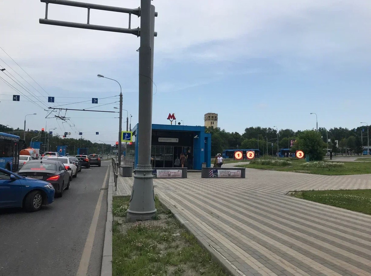 Фотография рекламного носителя, тип: Афиша 1.75x1.8, адрес: Мичуринский пр-т., д.3, стенд 3, Москва, Россия. Сторона B №887047