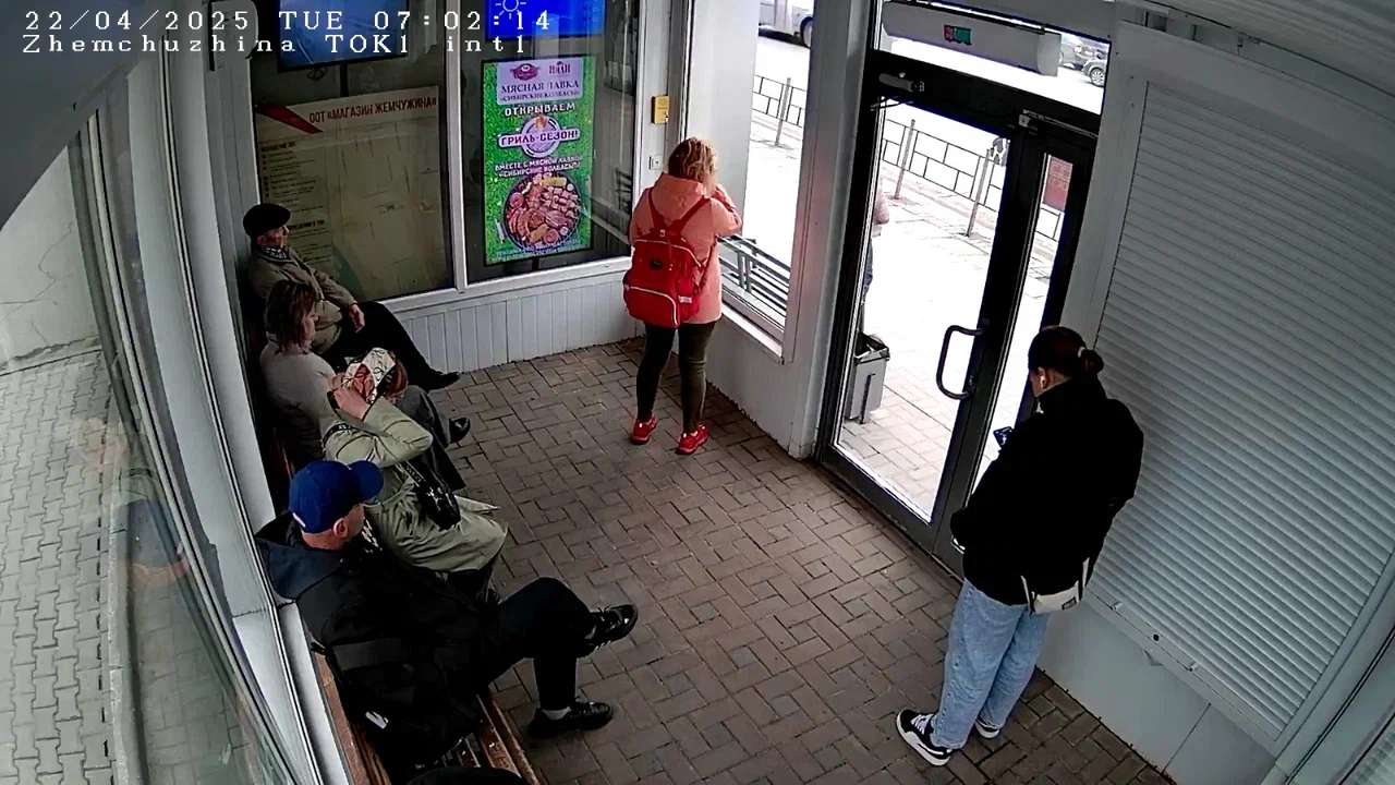 Фотография рекламного носителя, тип: Остановка 1.8x1.2, адрес: Масленникова ул., д. 5, ООТ «Магазин «Жемчужина», Омск, Омская область, Россия. Сторона Б №1384969