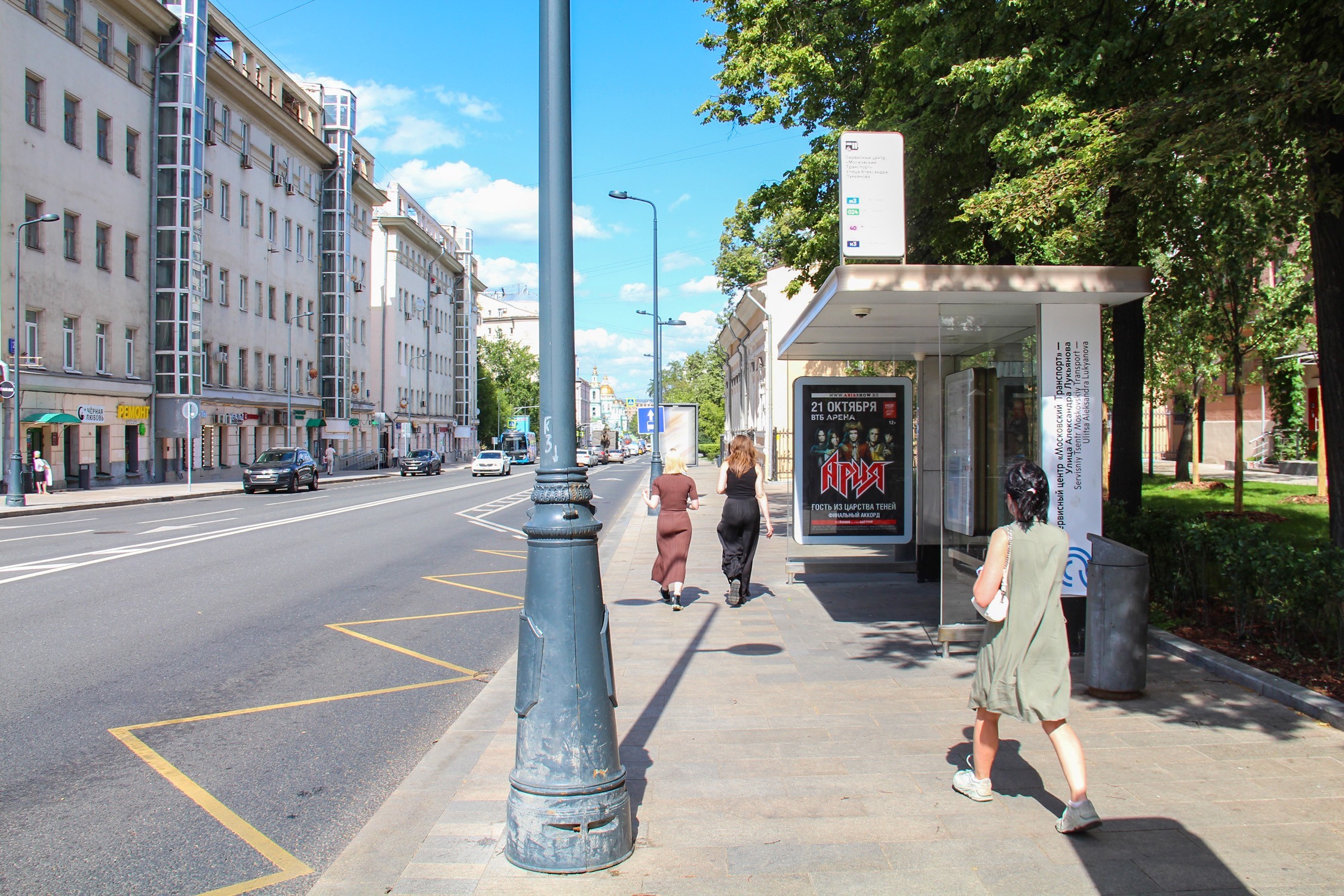 Фотография рекламного носителя, тип: Остановка 1.8x1.2, адрес: Старая Басманная ул., д.20, корп.1, Москва, Россия. Сторона А №335123
