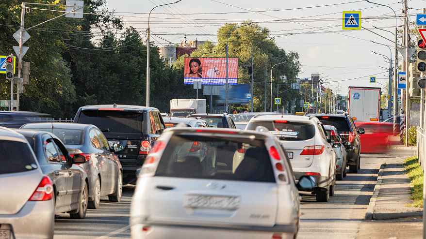 Фотография рекламного носителя, тип: Билборд 3x6, адрес: Орджоникидзе ул., д.13, Омск, Омская область, Россия. Сторона В1-В10 №1010177