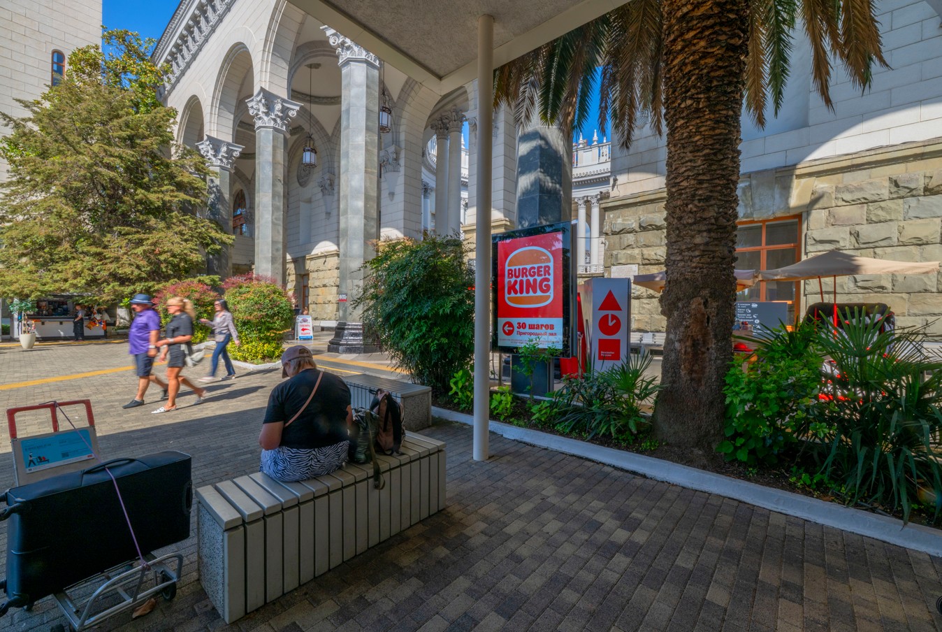 Фотография рекламного носителя, тип: Ситиформат 1.8x1.2, адрес: Горького ул., д.56, привокзальная пл., поз.1, Сочи, Краснодарский край, Россия. Сторона А №987521