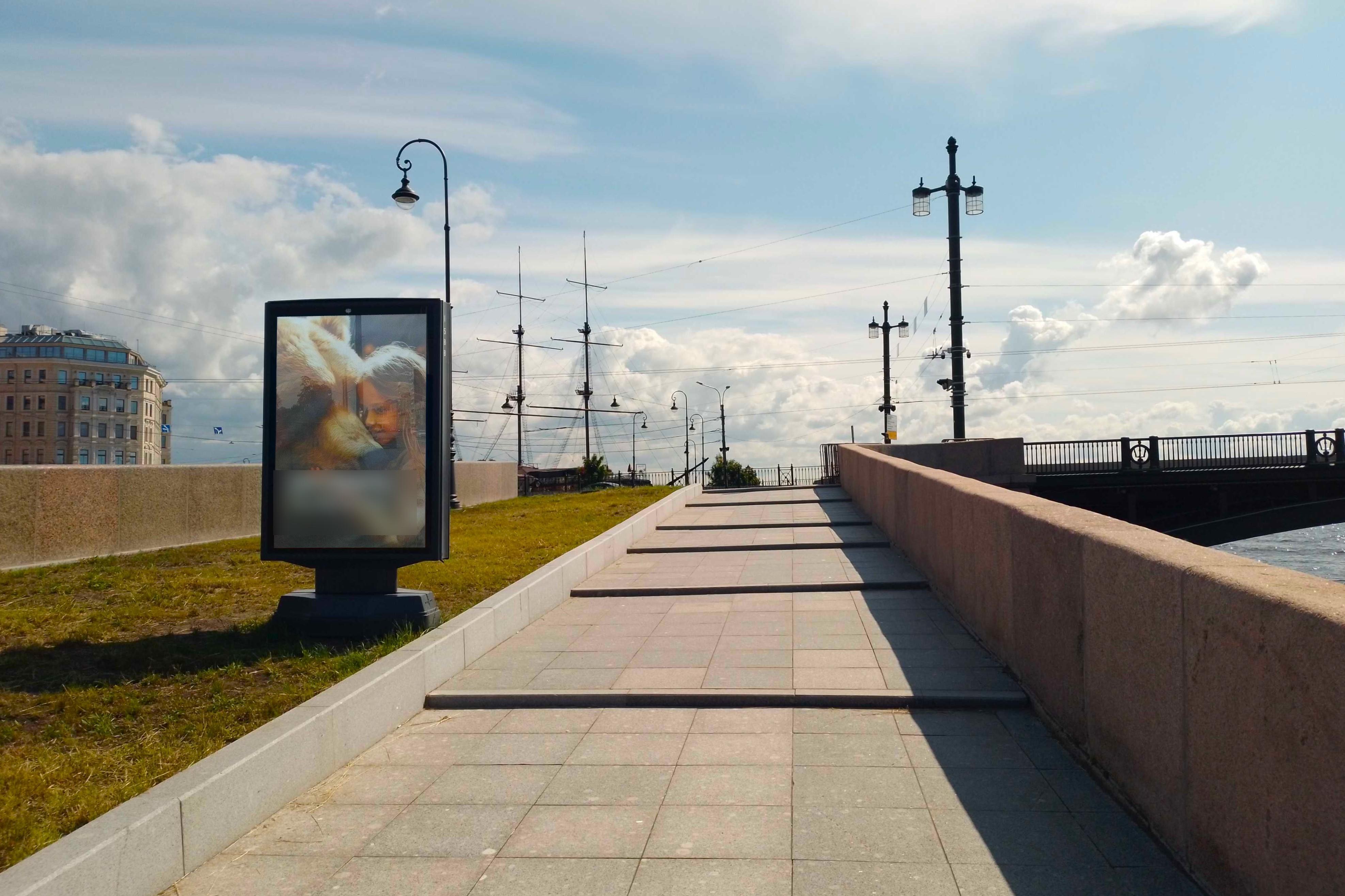 Фотография рекламного носителя, тип: Ситиформат 1.8x1.2, адрес: Академика Лихачева пл. X Биржевой мост, Санкт-Петербург, Россия. Сторона А №1326631