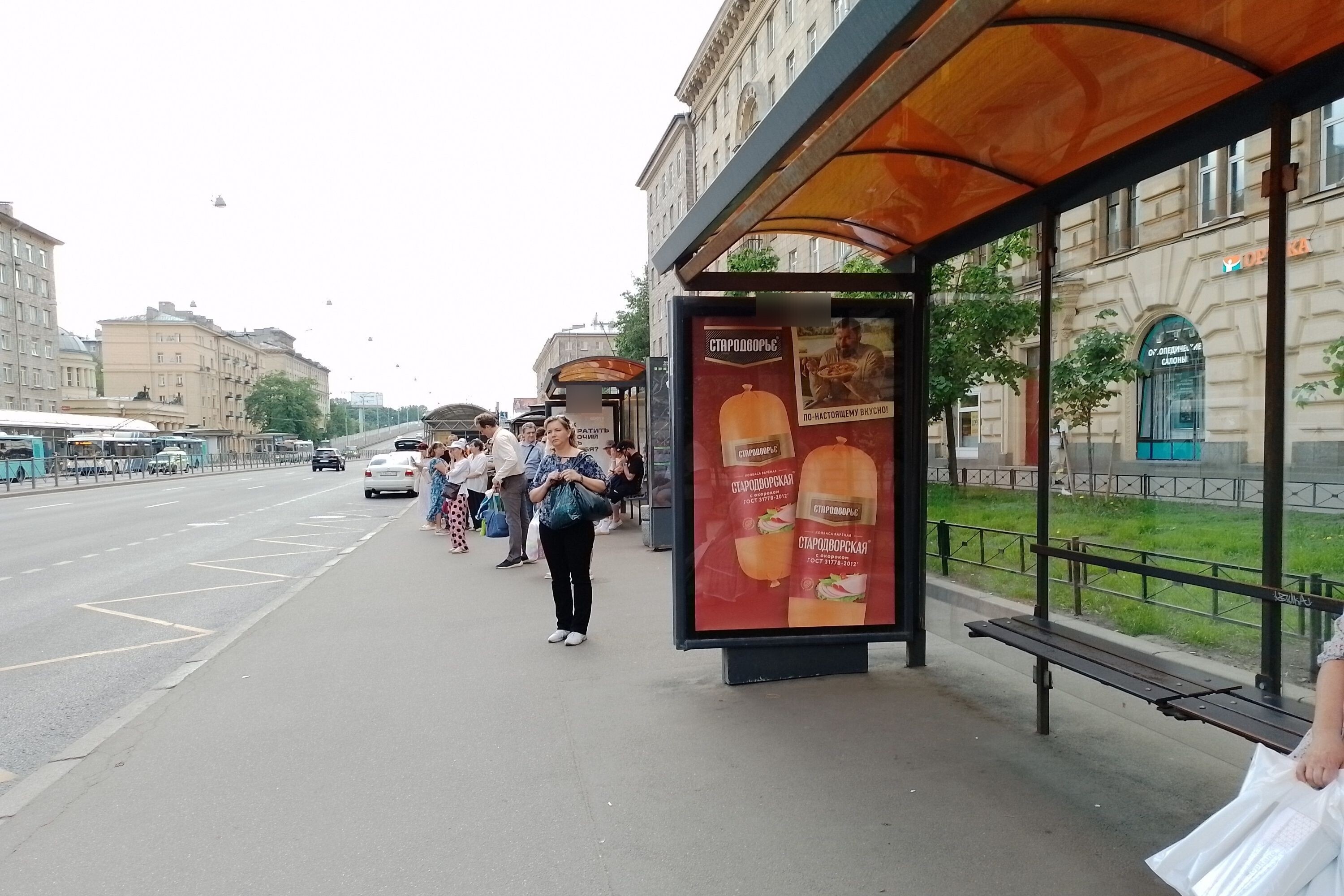 Фотография рекламного носителя, тип: Остановка 1.8x1.2, адрес: Стачек пр-т., д.73, поз.2, Санкт-Петербург, Россия. Сторона А №140760