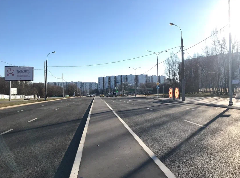 Фотография рекламного носителя, тип: Афиша 1.75x1.8, адрес: Новоясеневский пр-т., д.8, стенд 2, Москва, Россия. Сторона A №873703