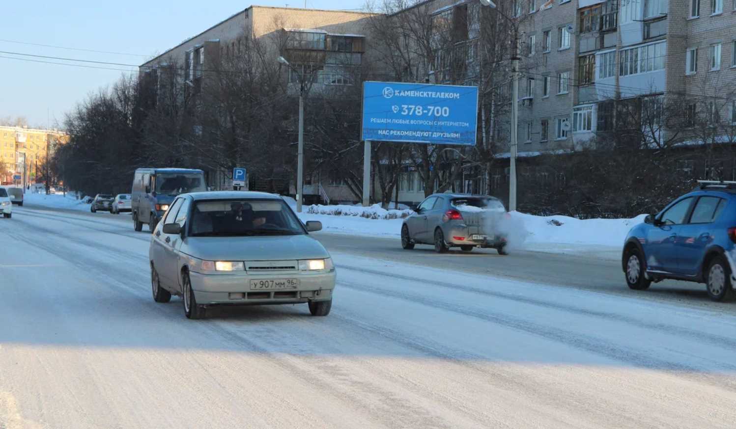 Фотография рекламного носителя, тип: Билборд 3x6, адрес: Тевосяна ул., д.13, Каменск-Уральский, Свердловская область, Россия. Сторона А №1335315