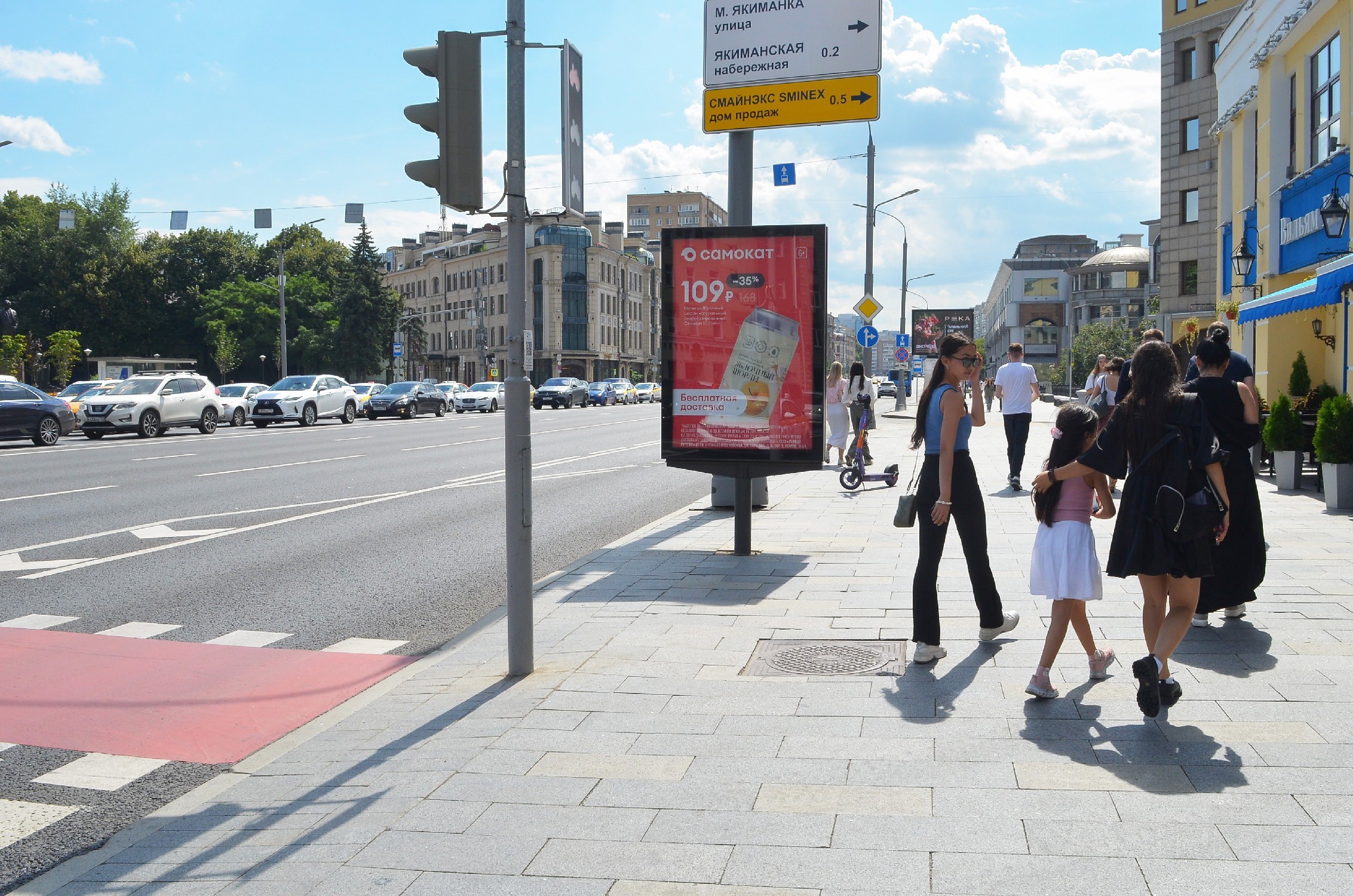 Фотография рекламного носителя, тип: Ситиформат 1.8x1.2, адрес: Якиманский пр-зд. Х Б. Полянка ул., поз.1, Москва, Россия. Сторона А1 №334256