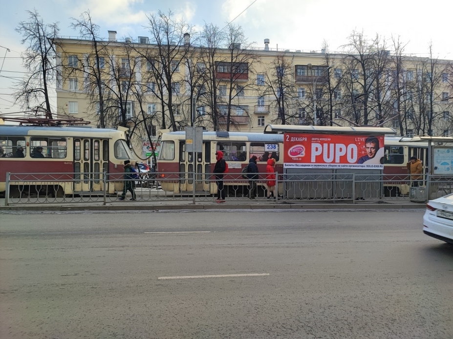 Фотография рекламного носителя, тип: Остановка 1.8x1.2, адрес: Ленина Х Гагарина, Екатеринбург, Свердловская область, Россия. Сторона A №1330766