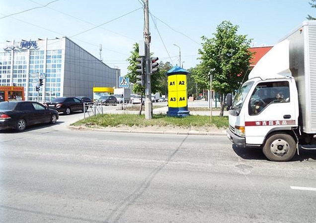 Фотография рекламного носителя, тип: Уличный информационный стенд, адрес: Богдана Хмельницкого ул., д.27, поз.2, Новосибирск, Новосибирская область, Россия. Сторона А2 №192983