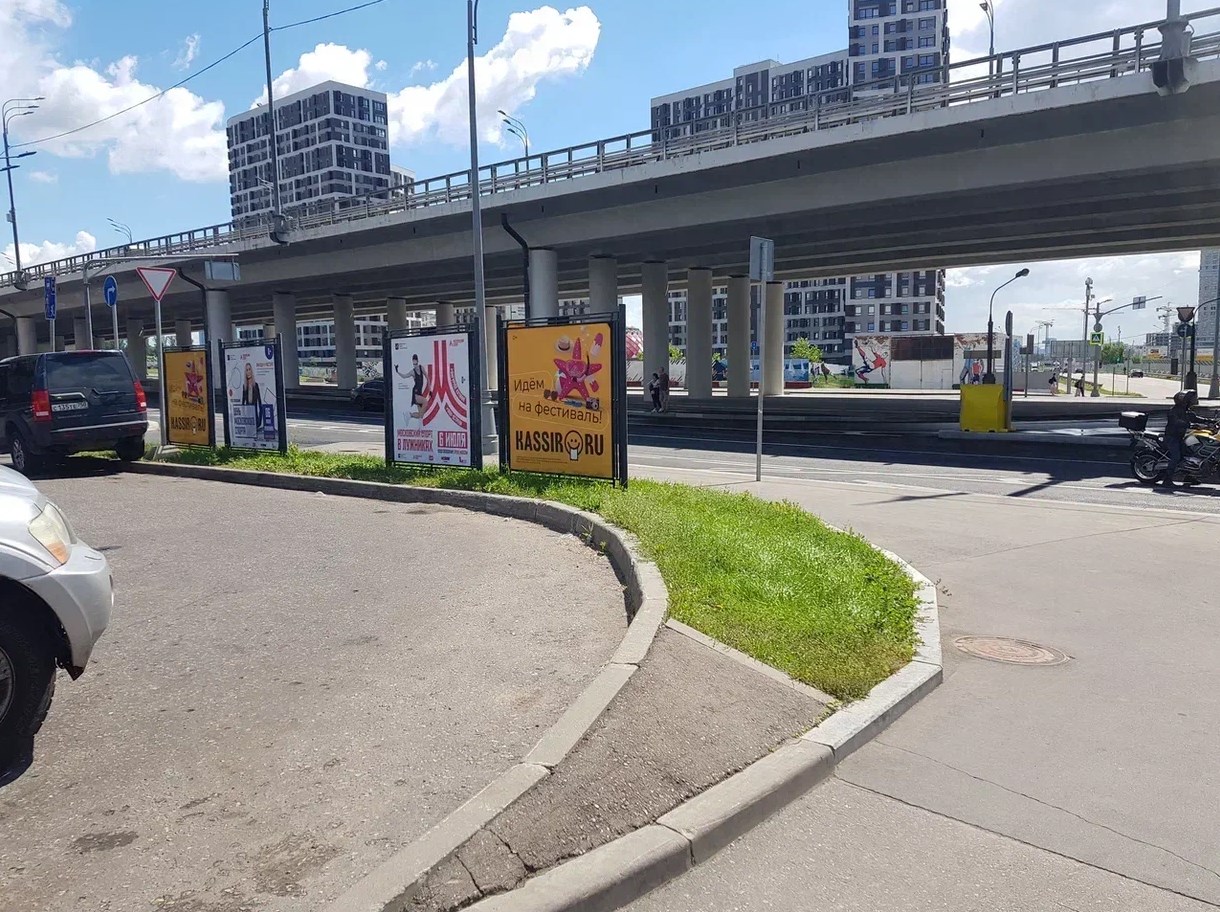 Фотография рекламного носителя, тип: Афиша 1.75x1.8, адрес: Волоколамское ш., д.90, поз.1, стенд 2, Москва, Россия. Сторона B №883224