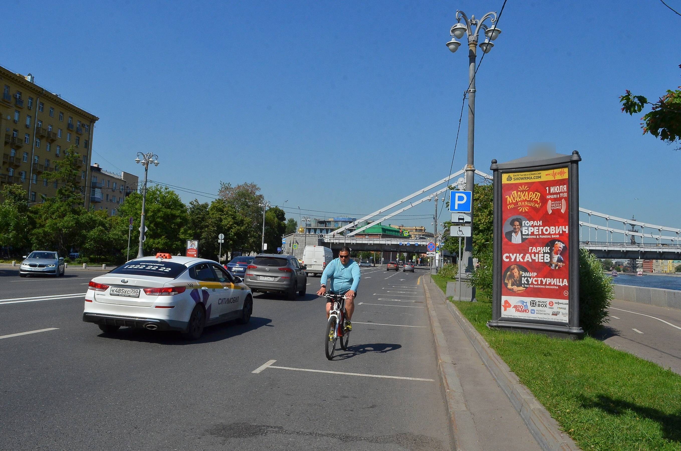 Фотография рекламного носителя, тип: Пиллар 3x1.4, адрес: Фрунзенская наб., д.8, Москва, Россия. Сторона А №330064