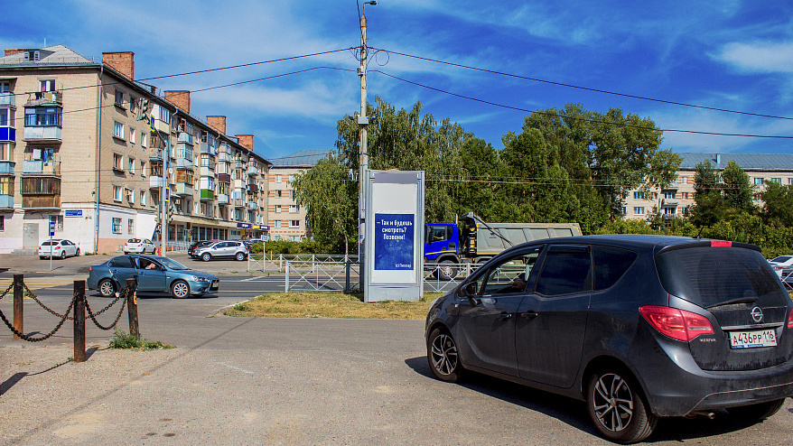 Фотография рекламного носителя, тип: Пиллар 3x1.4, адрес: Ибрагимова пр-т., д.32А-д.32Б, Казань, Республика Татарстан, Россия. Сторона C №685985