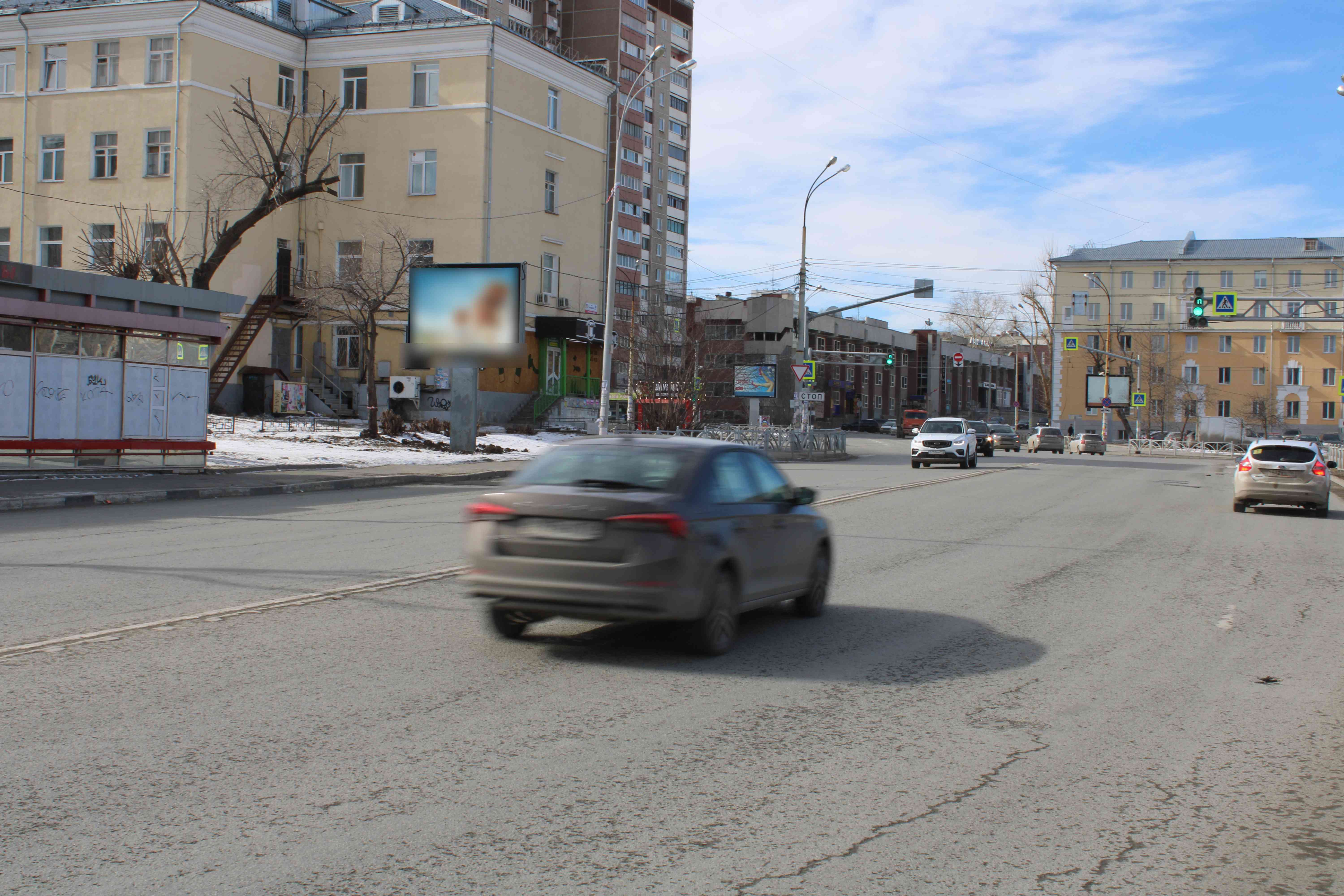 Фотография рекламного носителя, тип: Ситиборд 2.7x3.7, адрес: Большакова ул., д.85 Х 8 Марта ул., Екатеринбург, Свердловская область, Россия. Сторона Б1-Б5 №1024065