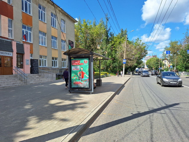 Фотография рекламного носителя, тип: Остановка 1.8x1.2, адрес: Луначарского ул. Х Тульская ул., Калуга, Калужская область, Россия. Сторона В1-B5 №622744
