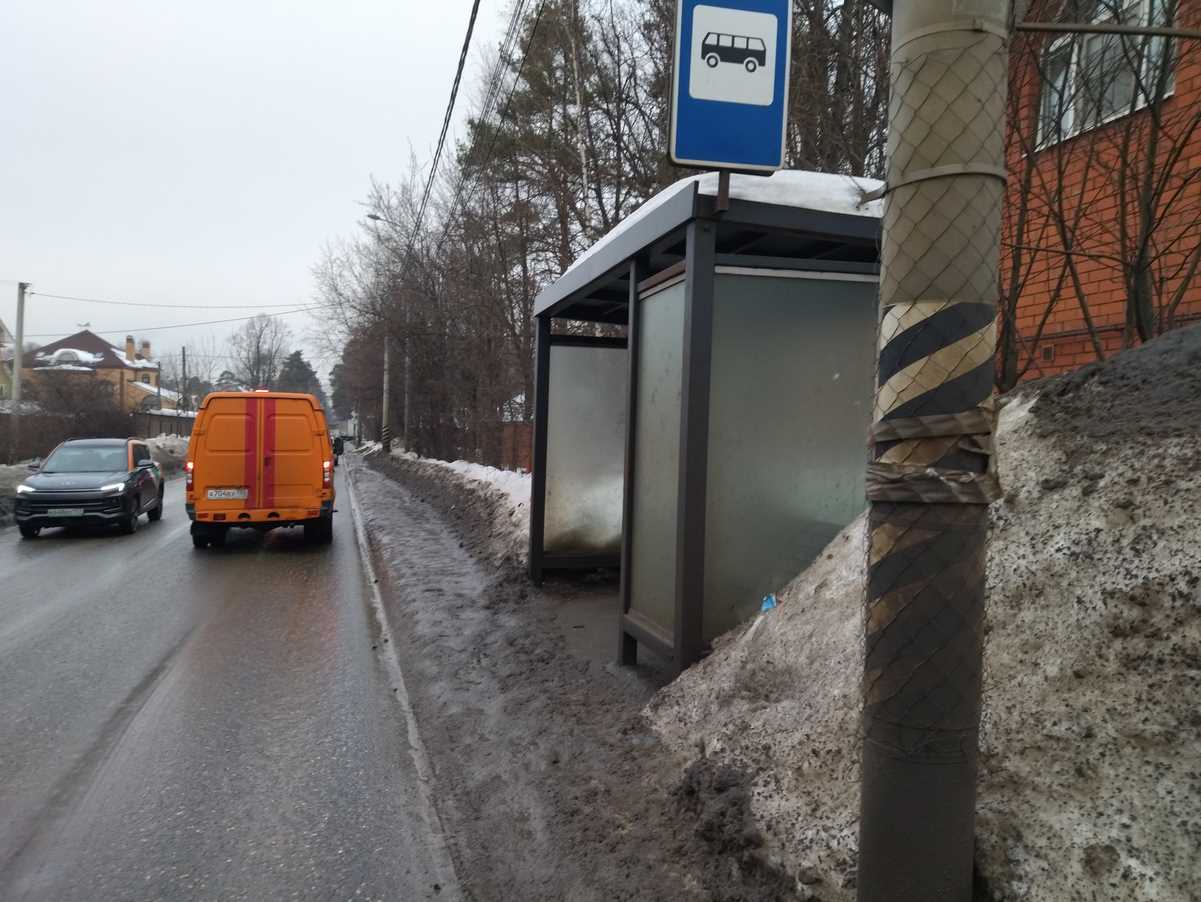 Фотография рекламного носителя, тип: Остановка 1.8x1.2, адрес: Спасский пр-зд., д.10А, "Типографические дома", Видное, Московская область, Россия. Сторона A №1381972