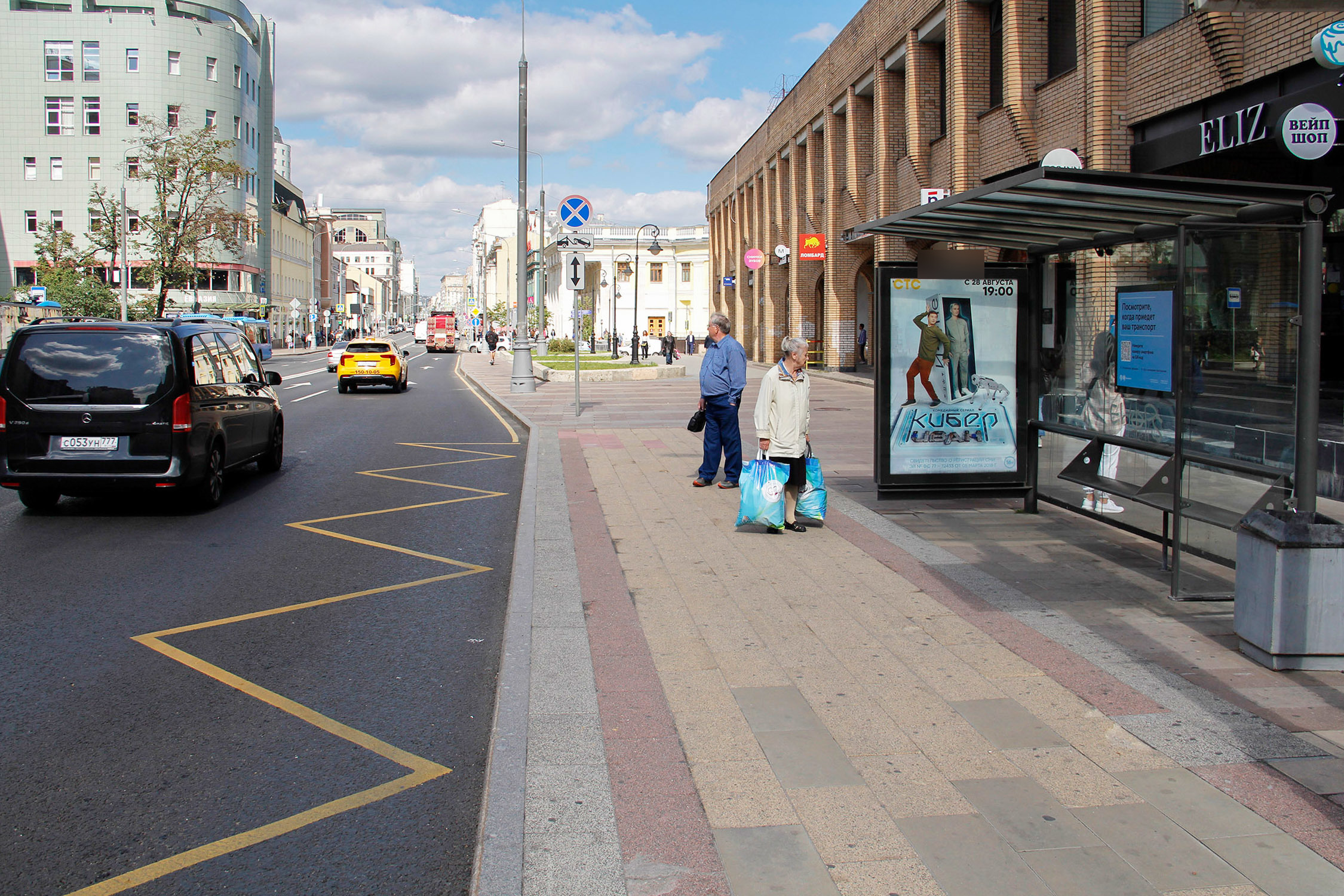 Фотография рекламного носителя, тип: Остановка 1.8x1.2, адрес: Долгоруковская ул., ост. м. Новослободская, Москва, Россия. Сторона А1-А4 №335532
