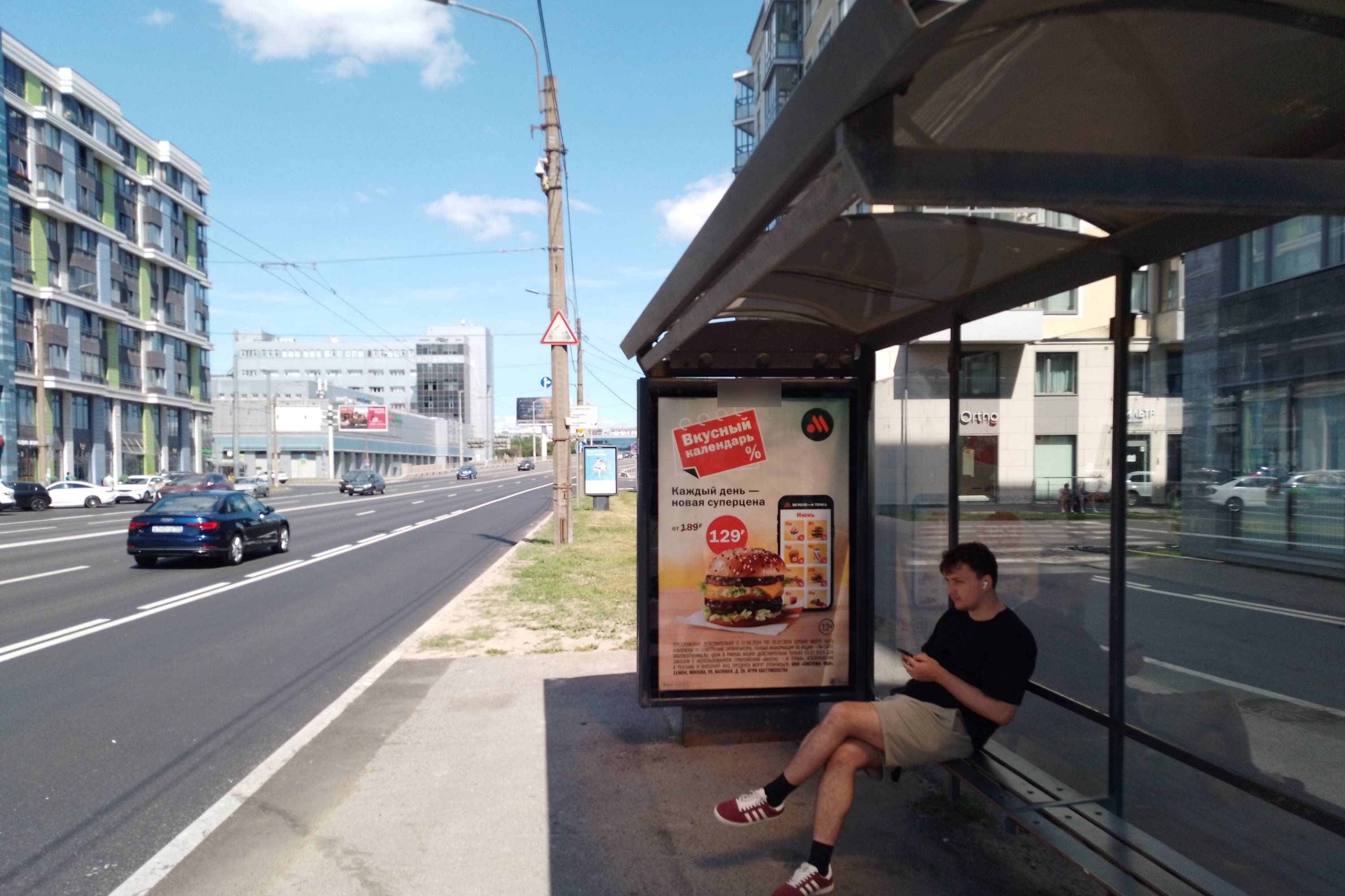 Фотография рекламного носителя, тип: Остановка 1.8x1.2, адрес: Медиков пр-т., д.10, поз.2, Санкт-Петербург, Россия. Сторона А №139330