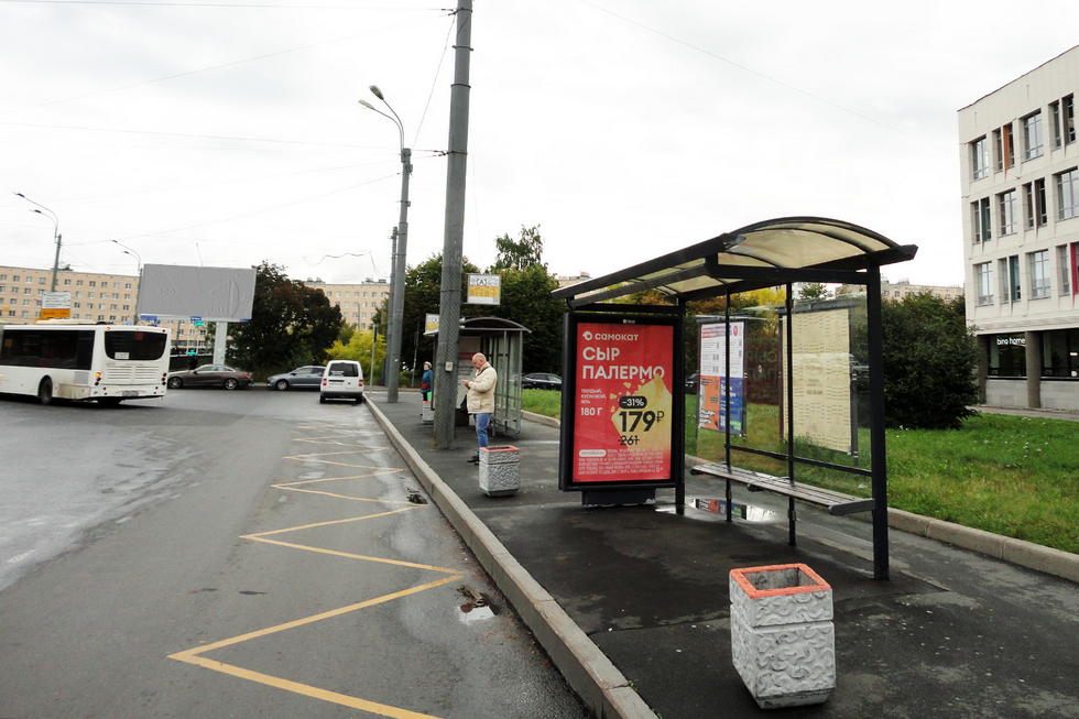 Фотография рекламного носителя, тип: Остановка 1.8x1.2, адрес: Красногвардейская пл., д.3, Санкт-Петербург, Россия. Сторона А №138772