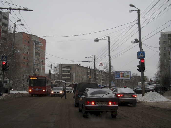 Фотография рекламного носителя, тип: Билборд 3x6, адрес: Щорса ул., д.19, Киров, Кировская область, Россия. Сторона A1-A3 №160397