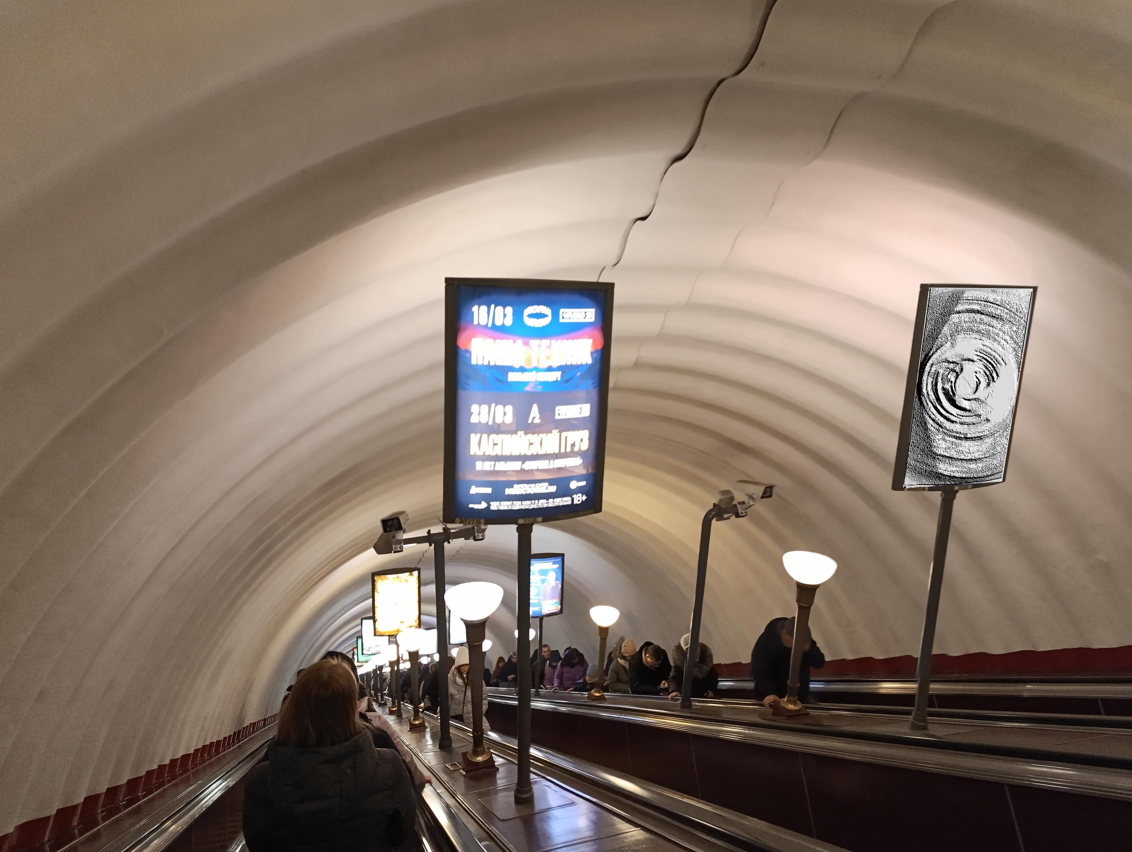 Фотография рекламного носителя, тип: Лайтбокс, адрес: Станция метро «Сенная площадь», линия Московско-Петроградская, Санкт-Петербург, Россия. Сторона/вариант Б №1606261